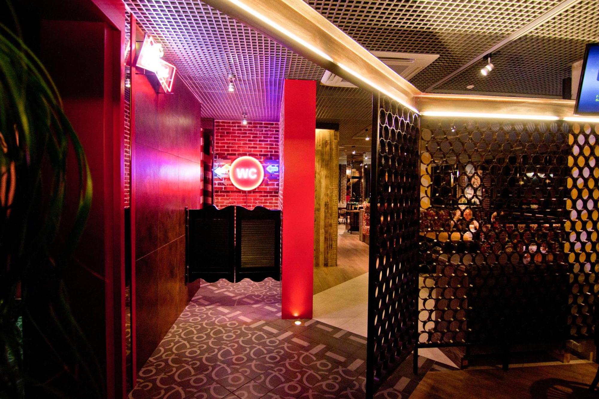 Road Star Hotel